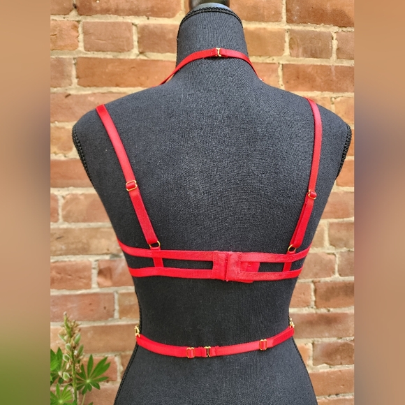 Beautiful Floral One Piece With Gold Chains - Picture 3 of 4